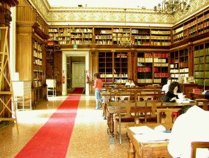 napoli-biblioteca-sequestata
