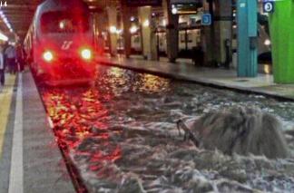 napoli-la-pioggia-fa-camminare-la-metropolitana-sott'acqua